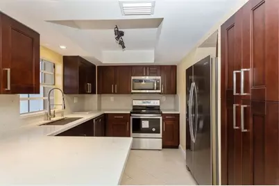 5200 Lake Loop Road, Cooper City, FL 33330 - Photo 9