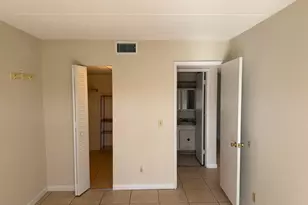 500 W Village Green Circle W, Palm Springs, FL 33461 - Photo 13