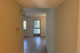 500 W Village Green Circle W, Palm Springs, FL 33461 - Photo 11