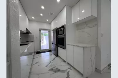 300 E 4th Street #103, Hialeah, FL 33010 - Photo 5
