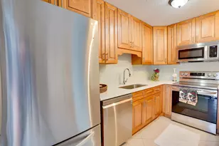 3201 SE Guinevere Ln, Port Saint Lucie, FL 34952 - Photo 11