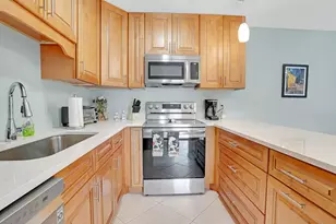 3201 SE Guinevere Ln, Port Saint Lucie, FL 34952 - Photo 11