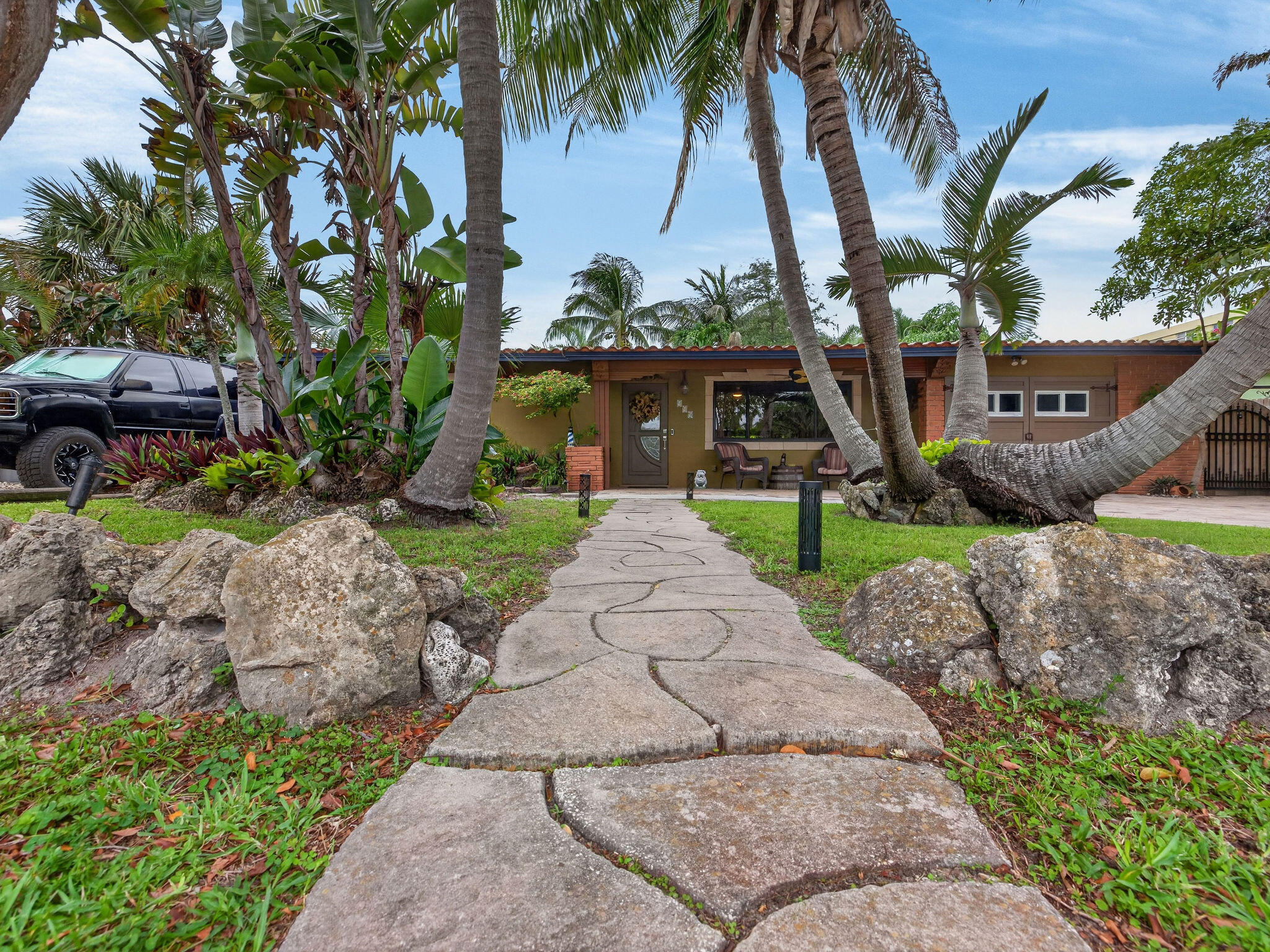 949 NE 25th Ave - 949 NE 25th Ave, Pompano Beach, FL 33062 Luxury Property | Jose Angel Pina