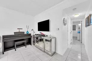 580 Egret Dr, Hallandale Beach, FL 33009 - Photo 9