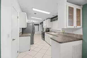 8008 Long Dr, Port Saint Lucie, FL 34952 - Photo 9