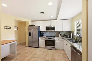 22 Lexington Ln W, Palm Beach Gardens, FL 33418 - Photo 3