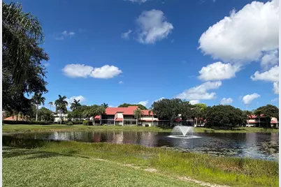 22 Lexington Lane W #D, Palm Beach Gardens, FL 33418 - Photo 1