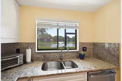 22 Lexington Lane W #D, Palm Beach Gardens, FL 33418 - Photo 5