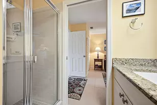 22 Lexington Ln W, Palm Beach Gardens, FL 33418 - Photo 17