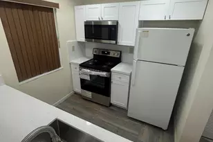 3252 Foxcroft Rd, Miramar, FL 33025 - Photo 9