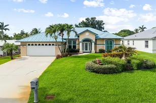 512 SW South Carolina Dr, Stuart, FL 34994 - Photo 1