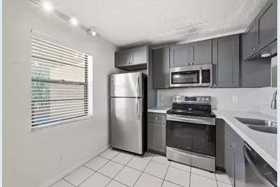 10501 W Broward Boulevard #405, Plantation, FL 33324 - Photo 9