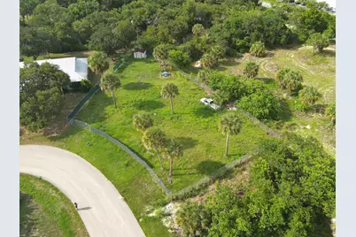 1130 SW 3rd Ct Court SW, Vero Beach, FL 32962 - Photo 3