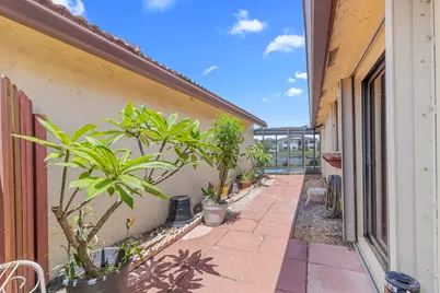 400 SW 113th Terrace, Pembroke Pines, FL 33025 - Photo 7