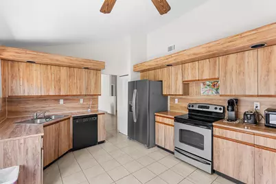 400 SW 113th Terrace, Pembroke Pines, FL 33025 - Photo 13