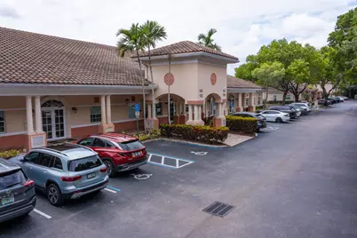 102 NW 100th Avenue, Plantation, FL  - Photo 3