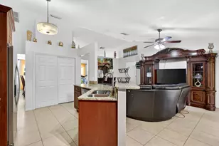 372 NW Hogan St, Port Saint Lucie, FL 34983 - Photo 9
