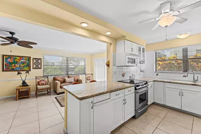 372 Golfview Road #101, North Palm Beach, FL 33408 - Photo 9