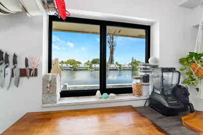 1351 NE 40th Place, Oakland Park, FL 33334 - Photo 11