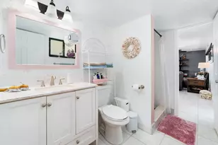 1351 NE 40th Pl, Oakland Park, FL 33334 - Photo 15