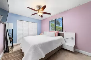 1351 NE 40th Pl, Oakland Park, FL 33334 - Photo 25
