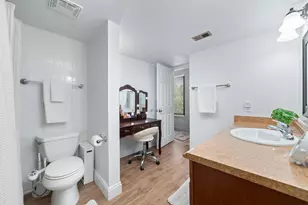 1351 NE 40th Pl, Oakland Park, FL 33334 - Photo 31