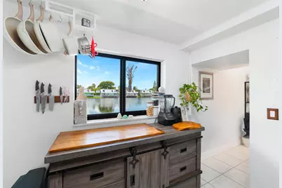 1351 NE 40th Place, Oakland Park, FL 33334 - Photo 11