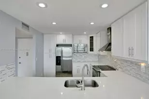 11930 N Bayshore Dr, North Miami, FL 33181 - Photo 23