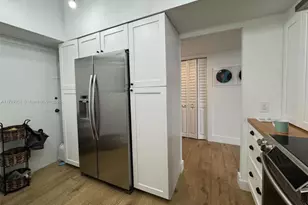 11930 N Bayshore Dr, North Miami, FL 33181 - Photo 9