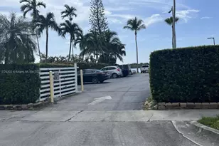 11930 N Bayshore Dr, North Miami, FL 33181 - Photo 17