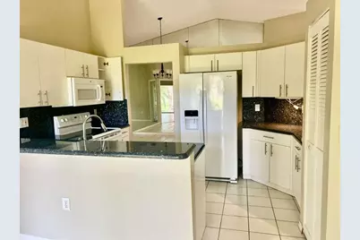 2585 NW 79th Avenue, Margate, FL 33063 - Photo 11