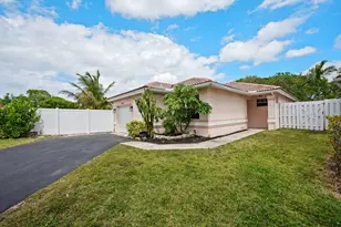 13400 NW 5th Ct, Plantation, FL 33325 - Photo 3