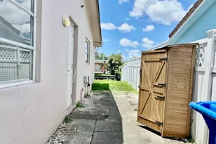 1912 NW 38th St, Oakland Park, FL 33309 - Photo 11
