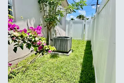 1912 NW 38th Street, Oakland Park, FL 33309 - Photo 13