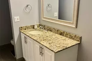 629 Executive Center Dr, West Palm Beach, FL 33401 - Photo 11