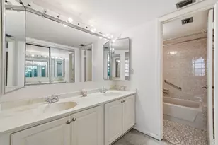 901 Colony Point Cir, Pembroke Pines, FL 33026 - Photo 23