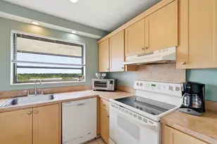 901 Colony Point Cir, Pembroke Pines, FL 33026 - Photo 7