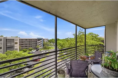 901 Colony Point Circle #523, Pembroke Pines, FL 33026 - Photo 19