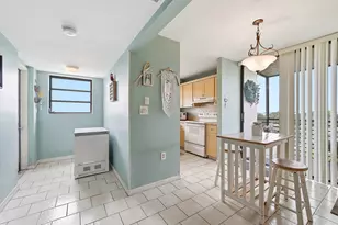 901 Colony Point Cir, Pembroke Pines, FL 33026 - Photo 3