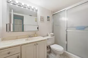 901 Colony Point Cir, Pembroke Pines, FL 33026 - Photo 27