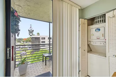 901 Colony Point Circle #523, Pembroke Pines, FL 33026 - Photo 9