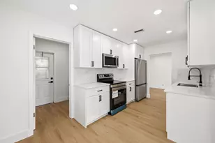 8410 NW 59th Pl, Tamarac, FL 33321 - Photo 13