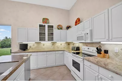 7760 Carrington Court, Boynton Beach, FL 33472 - Photo 15