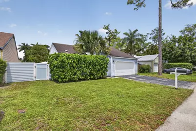 537 Goldenwood Way, Wellington, FL 33414 - Photo 3