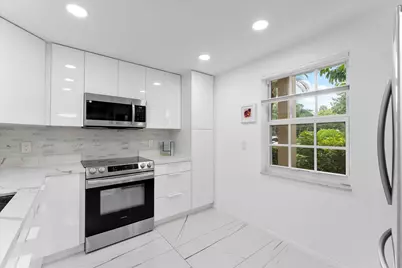 3900 Oaks Clubhouse Drive #110, Pompano Beach, FL 33069 - Photo 15