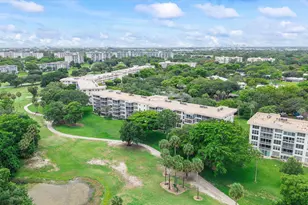 3900 Oaks Clubhouse Dr, Pompano Beach, FL 33069 - Photo 35