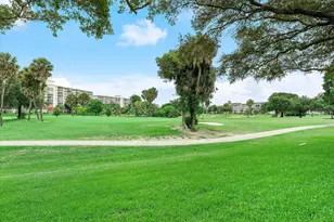 3900 Oaks Clubhouse Dr, Pompano Beach, FL 33069 - Photo 29
