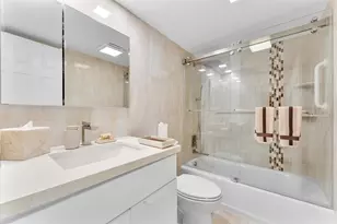 3900 Oaks Clubhouse Dr, Pompano Beach, FL 33069 - Photo 21