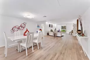 3900 Oaks Clubhouse Dr, Pompano Beach, FL 33069 - Photo 5