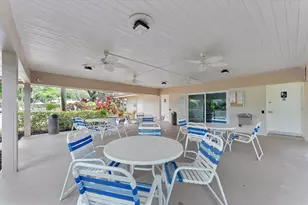 3900 Oaks Clubhouse Dr, Pompano Beach, FL 33069 - Photo 33